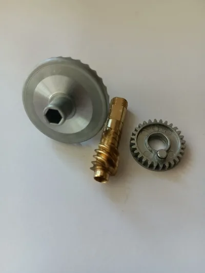 Головна пара та паразитка для котушок Daiwa LT 3000 (передатка 6.2:1, ручка на шестиграннику, нова)