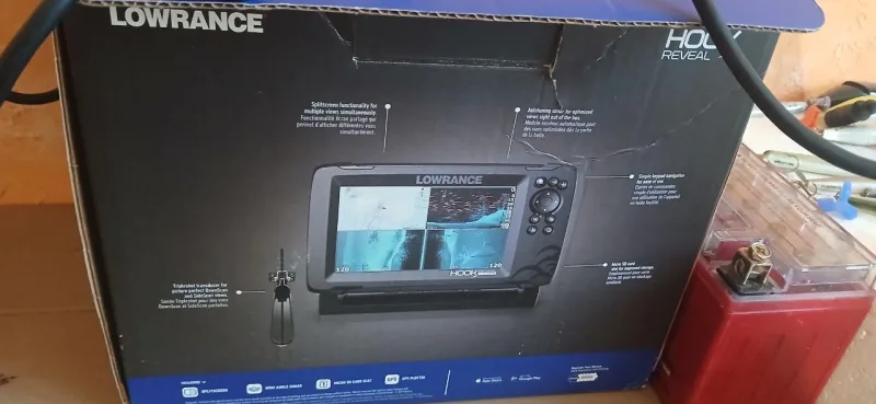 Ехолот Lowrance Hook Reveal 7 Tripleshot з боковим скануванням 2023 рік