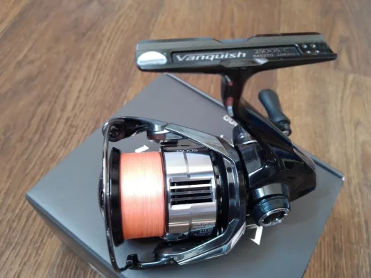 Спінінгова котушка Shimano 23 Vanquish 2500S (шнур Gosen #0.3)