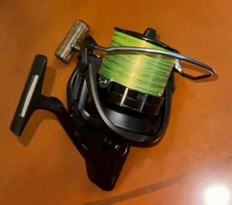 Котушка Okuma 8K FD 5+1BB 4.7:1 (+волосінь Katran Crypton Carp 0.309mm)