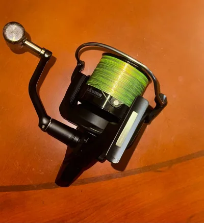 Котушка Okuma 8K FD 5+1BB 4.7:1 (+волосінь Katran Crypton Carp 0.309mm)