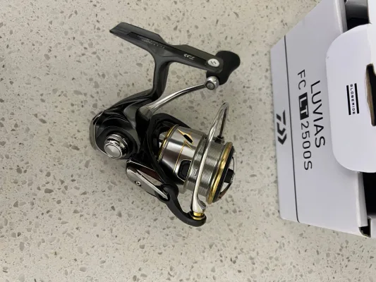 Котушка Daiwa Luvias 20 FC2500S
