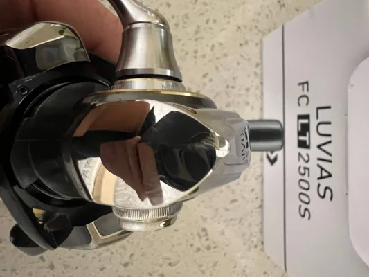 Котушка Daiwa Luvias 20 FC2500S