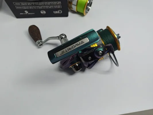 Котушка Favorite Sirius 2500C з додатковою шпулею