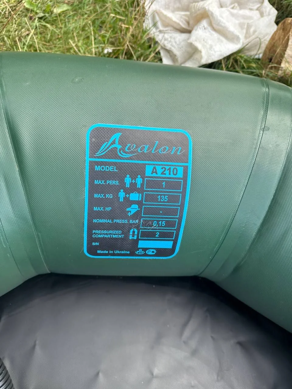Човен Avalon 210