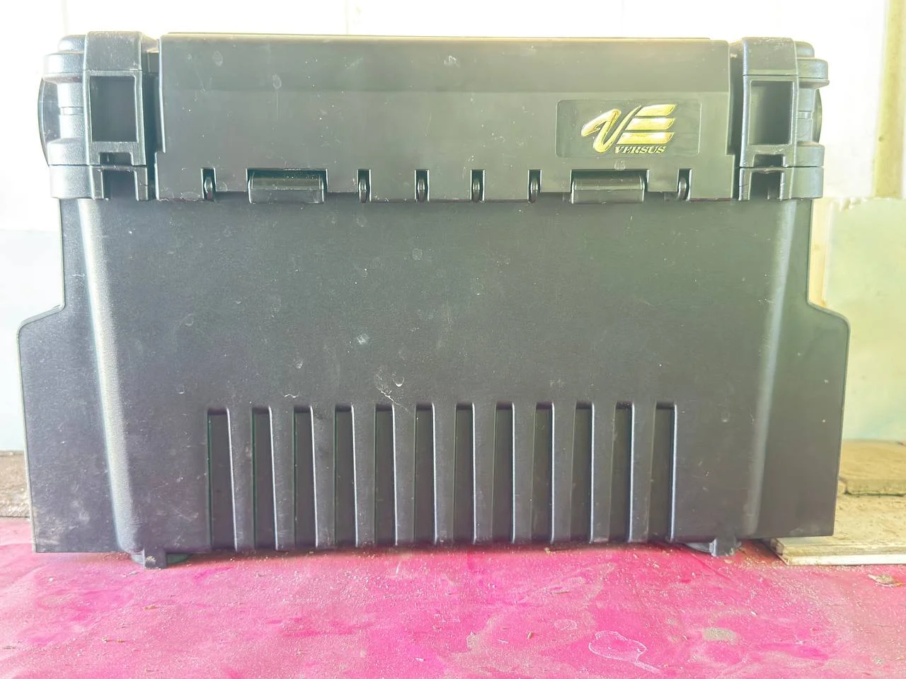 Ящик Meiho Versus Run Gan System Box VS-7070N (з підставкою для вудилища, б/в)