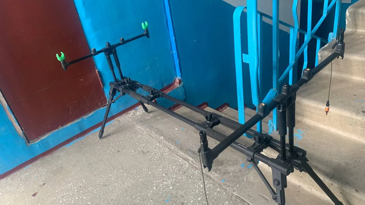 Род-под Fishing ROI Fast Carp на 4 вудилища