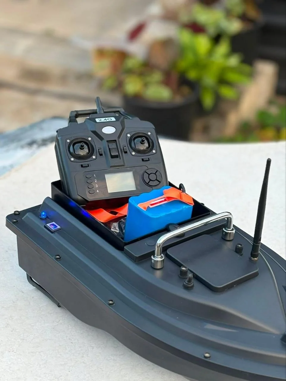 Прикормочний кораблик (комплект з 2 акумуляторами 24000mAh, пультом та сумкою)