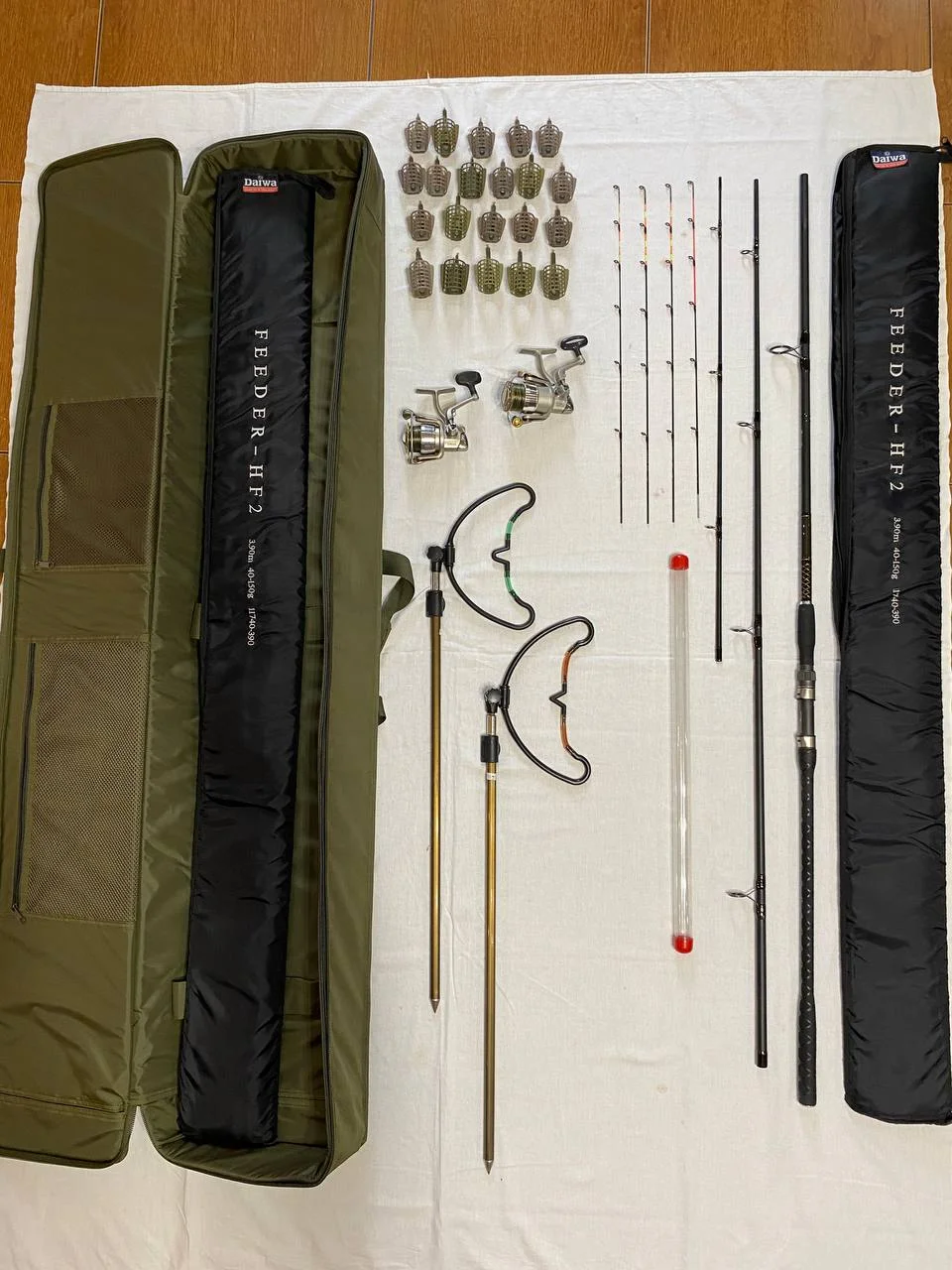 Фідерний комплект: фідерні вудилища Daiwa Feeder HF-2 3.90м (2 шт.), котушки Ryobi Excia 3000 та 4000, стійки, годівниці, чохол